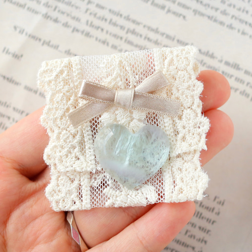 ハートフローライト1つ 小さめ 鉱物 天然石 お守り 恋愛 蛍石