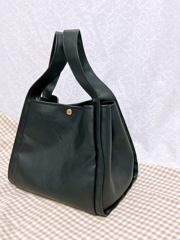 クラシックな黒のハンドバッグ/キャリーバッグ/小さなバッグを簡単に持ち運べます。 3枚目の画像