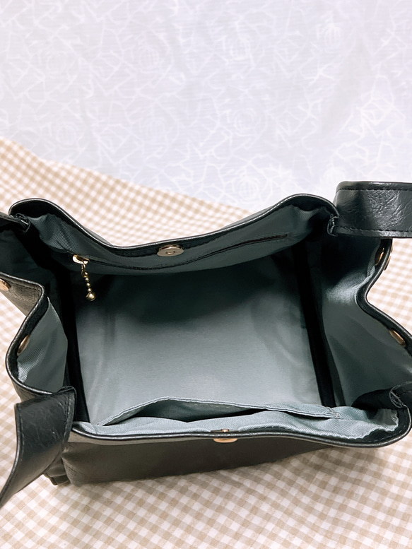 クラシックな黒のハンドバッグ/キャリーバッグ/小さなバッグを簡単に持ち運べます。 4枚目の画像