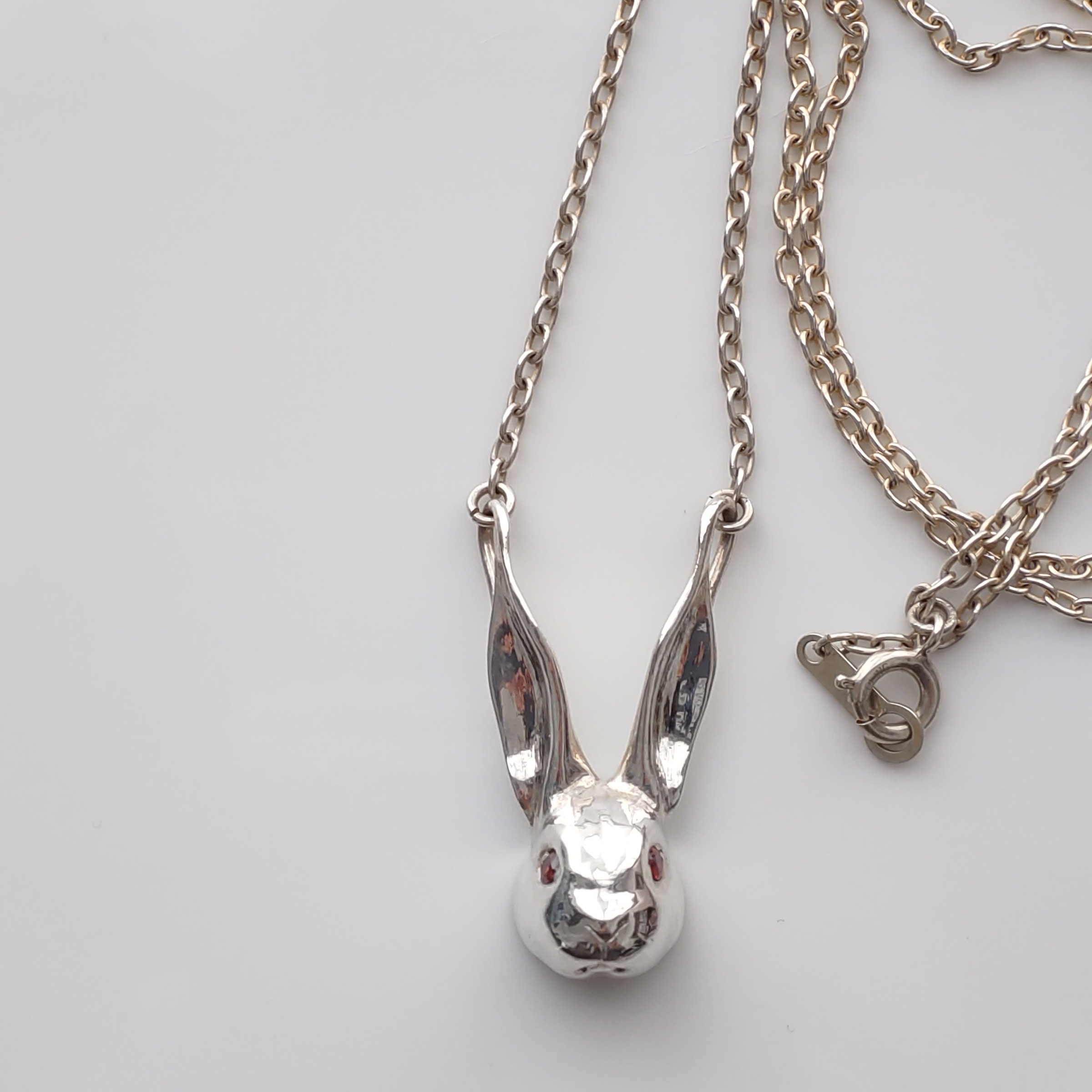 うさぎペンダント（レッド）