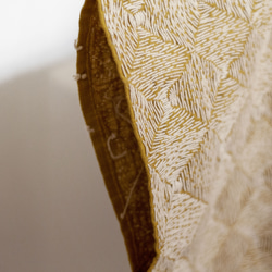 女性用植物染め刺繍トップス、オーガニックピュアコットン手刺繍トップス、手織りワイドバージョン刺身刺繍 - ダイヤモンド糸刺身刺繍 7枚目の画像