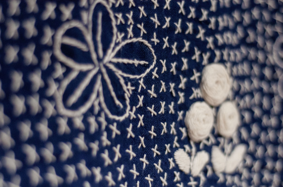 レディース 藍染め 草木染め 刺繍トップス オーガニック純綿 手刺繍トップス 手織り 幅広刺子刺繍 - 花 クリスマス 交換ギフ 12枚目の画像