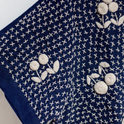 レディース 藍染め 草木染め 刺繍トップス オーガニック純綿 手刺繍トップス 手織り 幅広刺子刺繍 - 花 クリスマス 交換ギフ 4枚目の画像