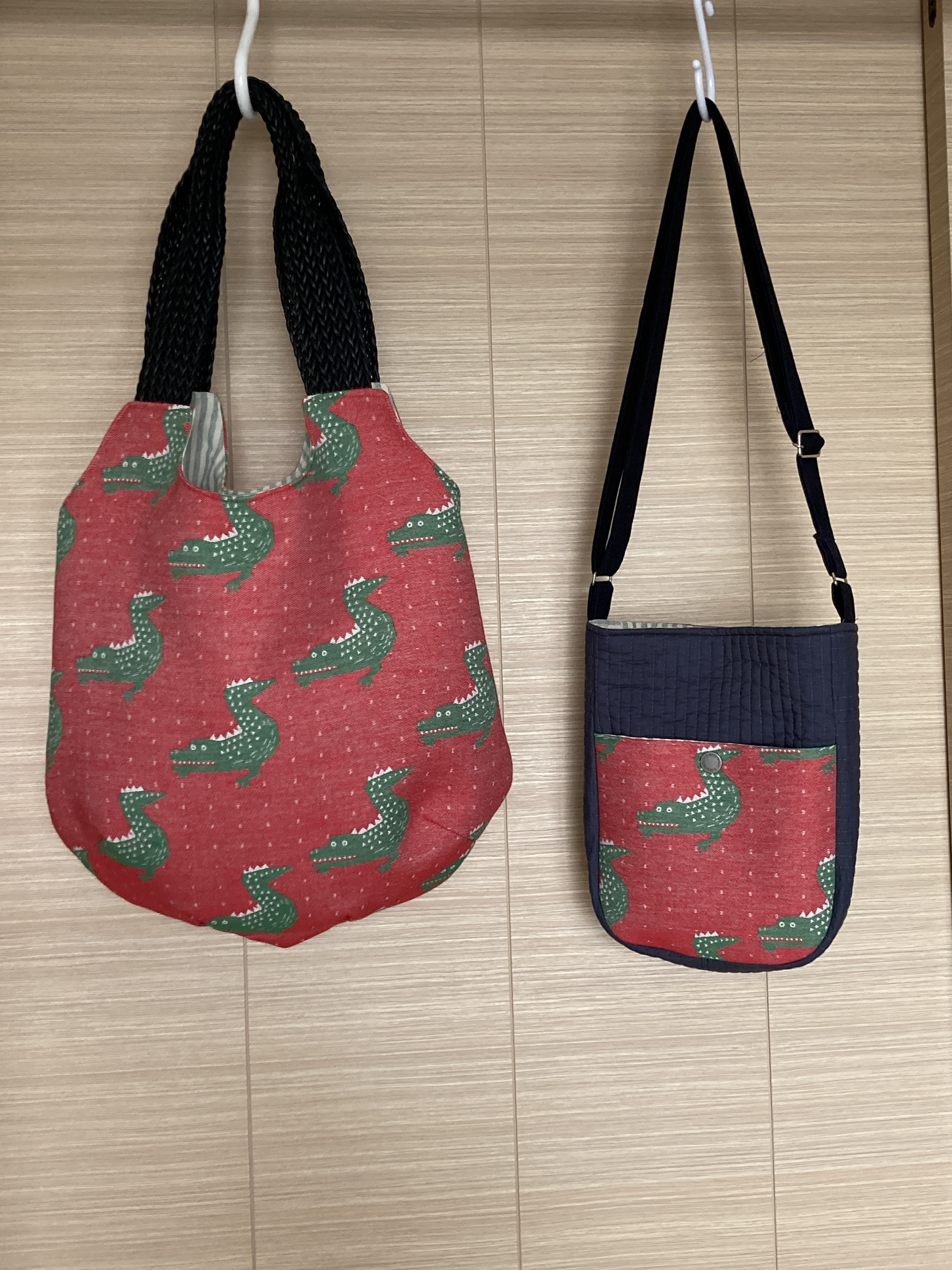 キュートなワニ君のバルーンバッグとお揃いのポシェット