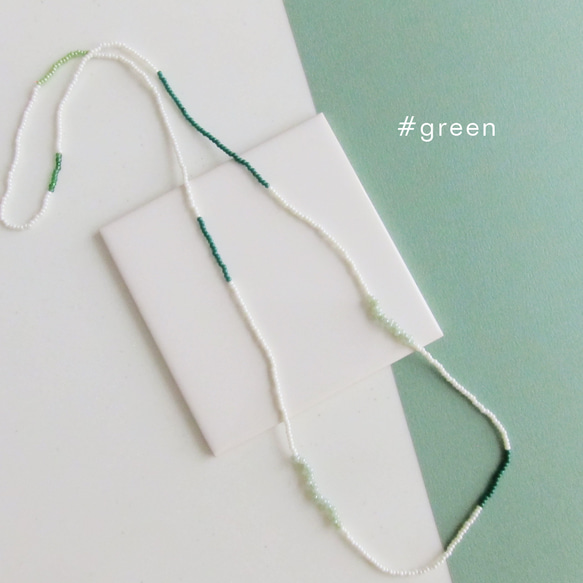 グリーン KABURU 留め具のない かぶるタイプのガラスビーズネックレス 緑 72 1枚目の画像