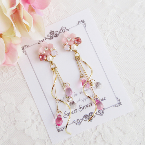 再販】あじさいビジューとウェーブ～Light Pink～ イヤリング ピアス