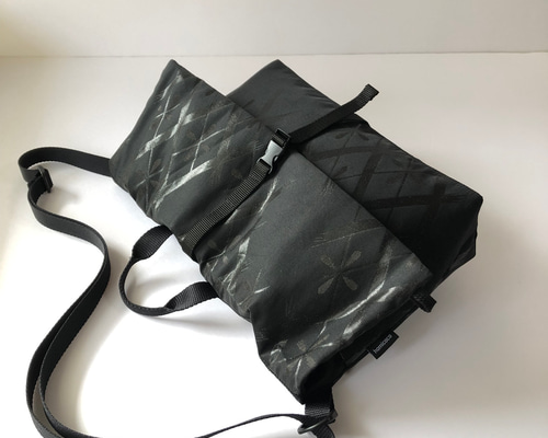 ショルダーバッグ　丸帯リメイクバッグ　帯風　黒系　キラキラ　ハンドメイド(48) f256bc5b19303021d1b799d205f3aa