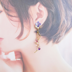 【再販】あじさいビジューとウェーブ～Purple～ イヤリング ピアス 紫陽花 花 ビジュー ひねり 雫 3枚目の画像