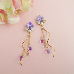 【再販】あじさいビジューとウェーブ～Purple～ イヤリング ピアス 紫陽花 花 ビジュー ひねり 雫 2枚目の画像