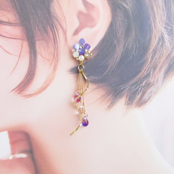 【再販】あじさいビジューとウェーブ～Purple～ イヤリング ピアス 紫陽花 花 ビジュー ひねり 雫 4枚目の画像