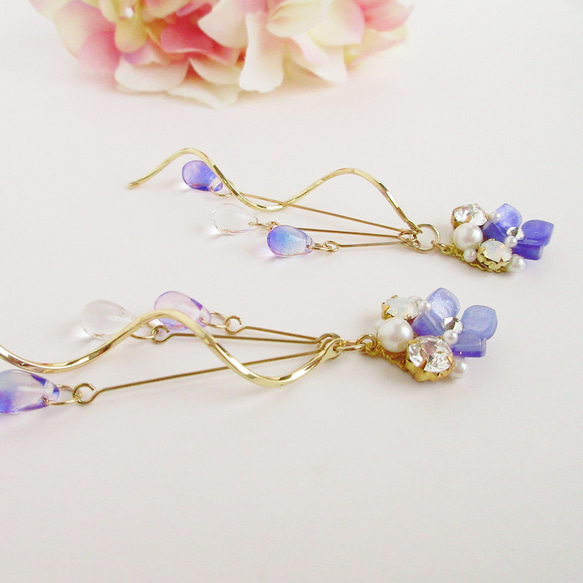 【再販】あじさいビジューとウェーブ～Purple～ イヤリング ピアス 紫陽花 花 ビジュー ひねり 雫 6枚目の画像