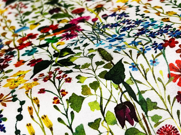 Sally Kelly 110cm x 50cmずつ切売 - 満開の草花/White 3枚目の画像