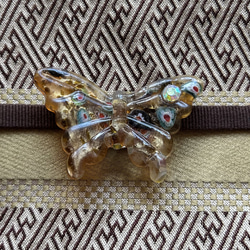 ヴェネチアンガラスのドリーミィな琥珀色の蝶の帯留め「バタフライ・アンバー」 14枚目の画像