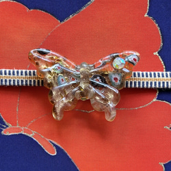ヴェネチアンガラスのドリーミィな琥珀色の蝶の帯留め「バタフライ・アンバー」 13枚目の画像