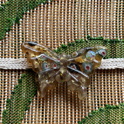 ヴェネチアンガラスのドリーミィな琥珀色の蝶の帯留め「バタフライ・アンバー」 11枚目の画像