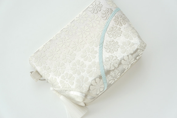 [小花朵圖案銀色絲質腰帶重製迷你小袋] 卡包、小袋、首飾袋。也非常適合作為生日禮物。 第5張的照片