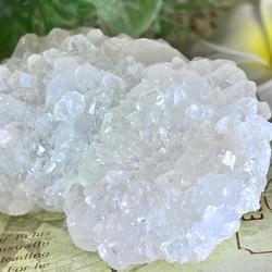 天使の水晶✨　スチルバイト共生　アポフィライト　ラフストーン　原石　クラスター 1枚目の画像