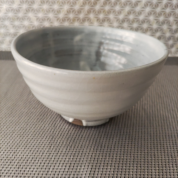 薄白釉薬の茶碗 5枚目の画像