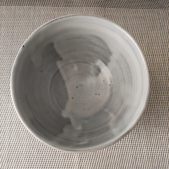 薄白釉薬の茶碗 4枚目の画像