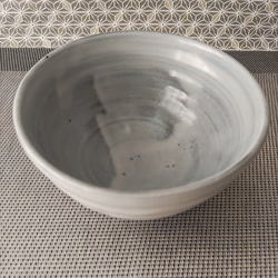 薄白釉薬の茶碗 3枚目の画像