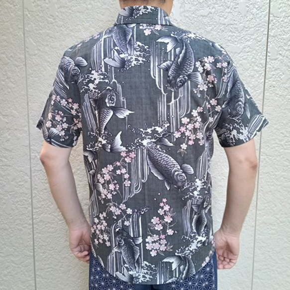 半袖和柄シャツ（桜に鯉の滝登り） 3枚目の画像