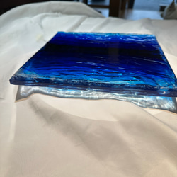 現品有り！　ディープブルーの海　アートディスプレイトレイアクセサリー　瑠璃色25×25仕器 水面 波紋　レジンアート 6枚目の画像