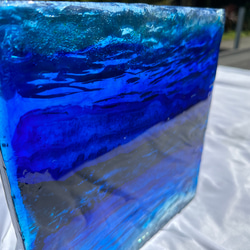 現品有り！　ディープブルーの海　アートディスプレイトレイアクセサリー　瑠璃色25×25仕器 水面 波紋　レジンアート 7枚目の画像