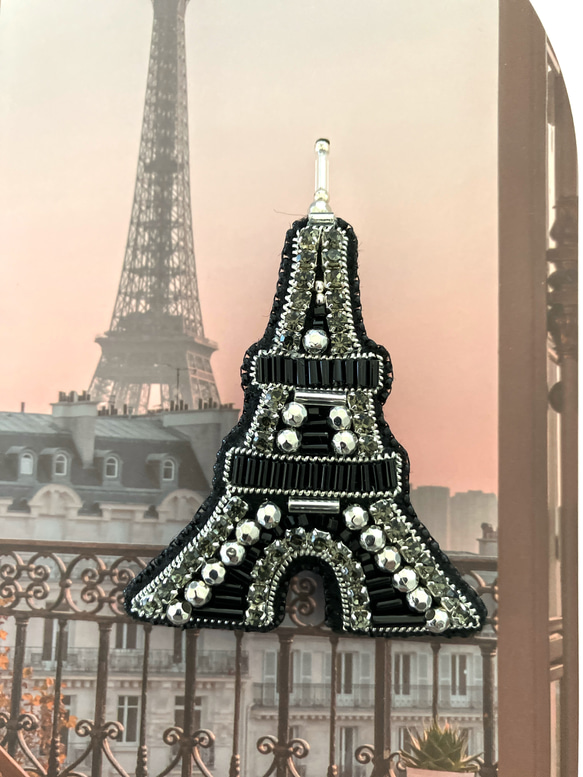 ビーズ刺繍ブローチ　エッフェル塔　シルバー　大人　フレンチ　パリ 2枚目の画像