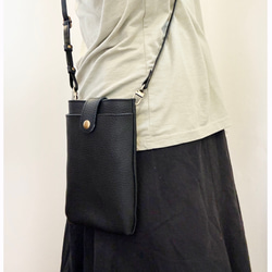 本革スマホポシェット（スタイリッシュなブラック）　防水レザー　調整可能なショルダーストラップ 　 10枚目の画像