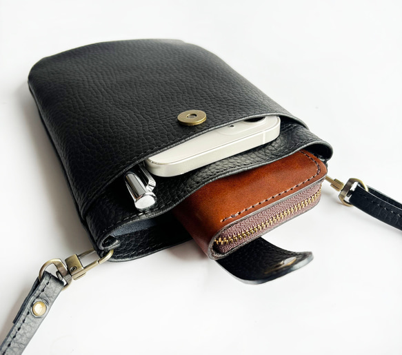 本革スマホポシェット（スタイリッシュなブラック）　防水レザー　調整可能なショルダーストラップ 　 7枚目の画像