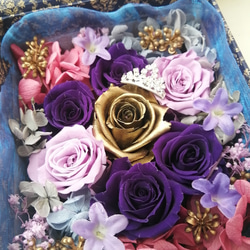 母親節日式盒裝永生花紫色薰衣草金 第1張的照片