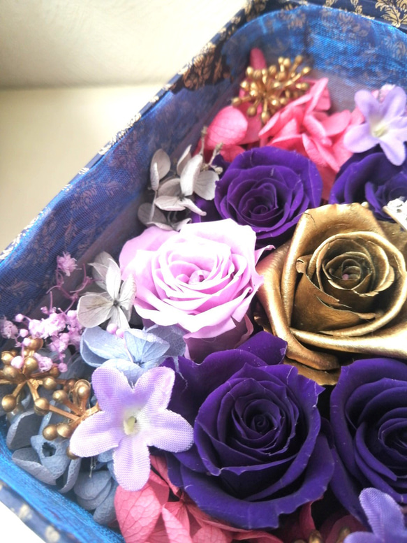 母親節日式盒裝永生花紫色薰衣草金 第5張的照片