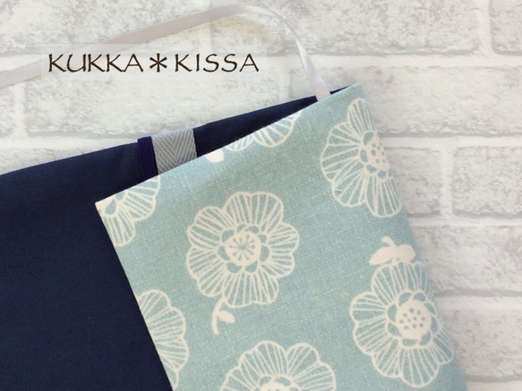【L】四六判B6判　ソフトカバー単行本、コミック用ブックカバー　ヴィンテージ風北欧調ほっこり花柄（ブルー系/コットン） 4枚目の画像