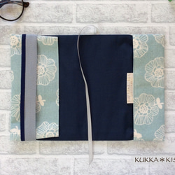 【L】四六判B6判　ソフトカバー単行本、コミック用ブックカバー　ヴィンテージ風北欧調ほっこり花柄（ブルー系/コットン） 3枚目の画像