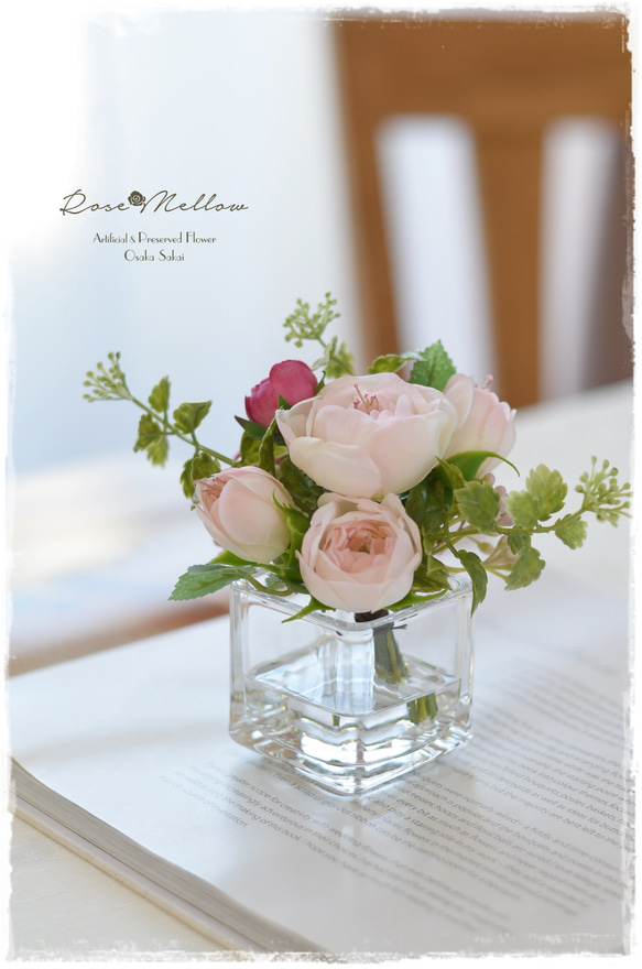 母の日ギフト【Creema限定】フェイクウォーター・シェルピンクとラズベリー色のバラが可愛いミニブーケ　　 4枚目の画像