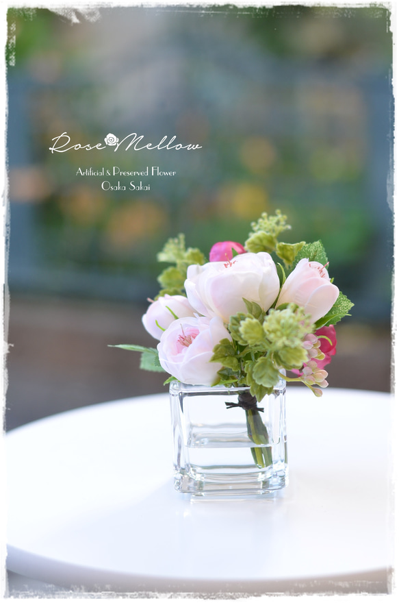 母の日ギフト【Creema限定】フェイクウォーター・シェルピンクとラズベリー色のバラが可愛いミニブーケ　　 2枚目の画像
