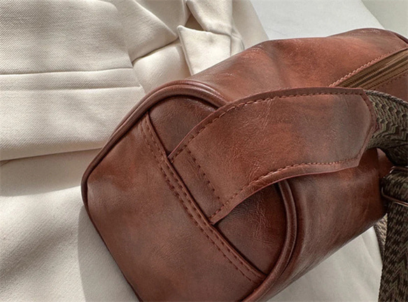 ショルダーバッグヴィンテージレザーレットハンドバッグ 小さなカジュアルなデザイナーハンドバッグ ショルダーストラップ 枕 3枚目の画像
