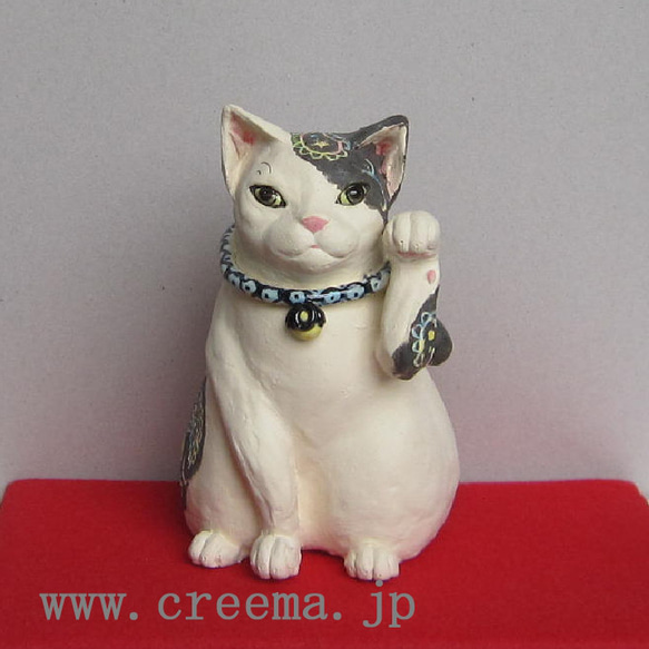 招き猫　ペイズリー模様　黒白ブチ猫　1点物　陶器　縁起物　置物　c34 2枚目の画像