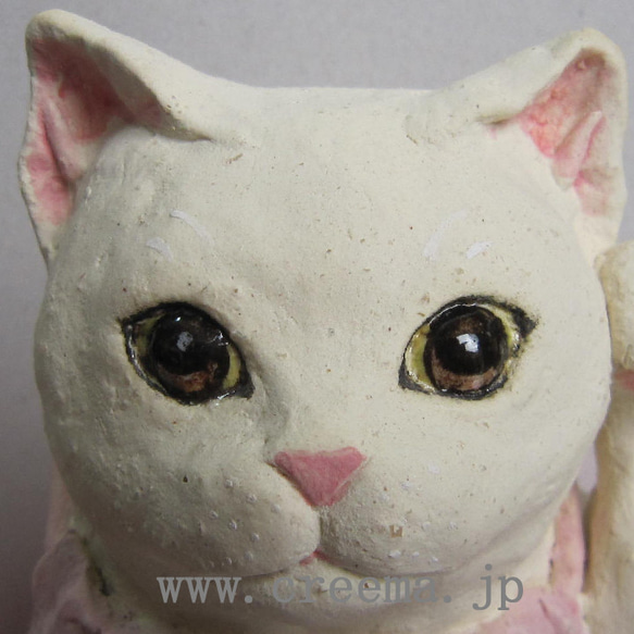 招き猫　白猫　桃色前掛け　1点物　陶器　縁起物　置物　c35 4枚目の画像