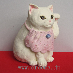 招き猫　白猫　桃色前掛け　1点物　陶器　縁起物　置物　c35 3枚目の画像