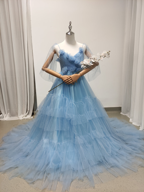 送料無料！カラードレス キャミソール 薄青  シースルー袖 柔らかく重ねたチュールスカート 結婚式 前撮り 4枚目の画像