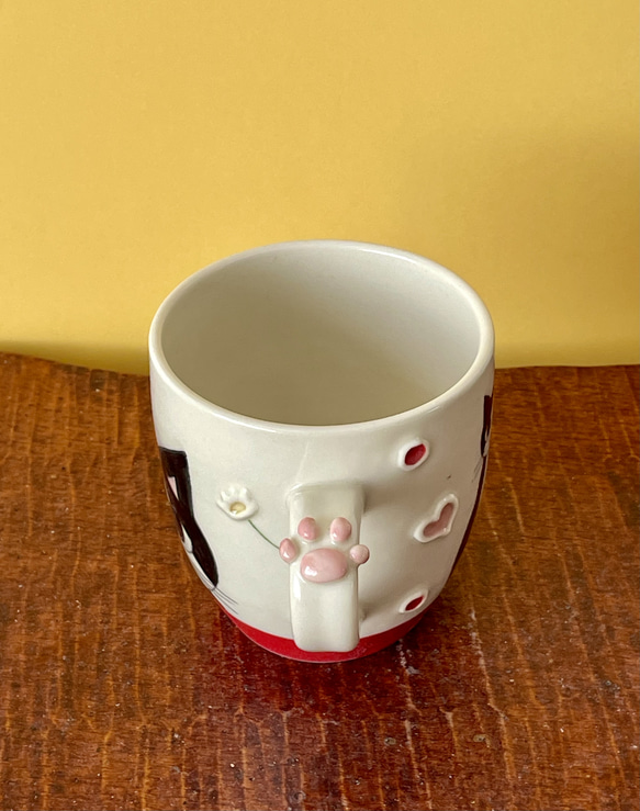 猫絵肉球マグ(白黒ハチワレ猫)  『猫のマグカップ』 3枚目の画像