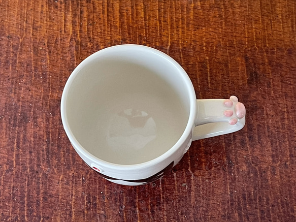 猫絵肉球マグ(白黒ハチワレ猫)  『猫のマグカップ』 4枚目の画像