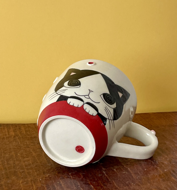 猫絵肉球マグ(白黒ハチワレ猫)  『猫のマグカップ』 5枚目の画像