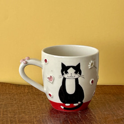 猫絵肉球マグ(白黒ハチワレ猫)  『猫のマグカップ』 2枚目の画像