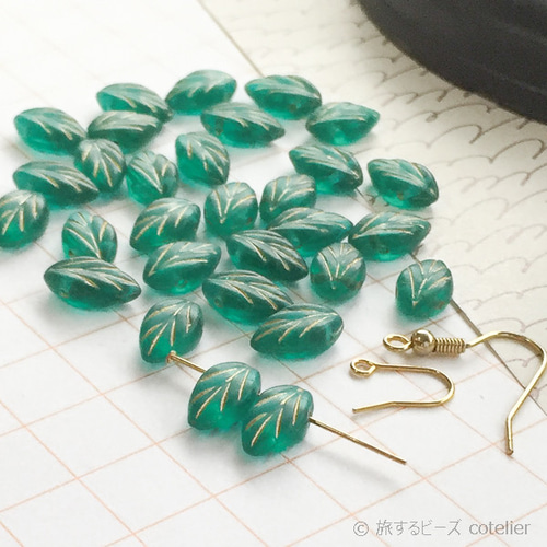 7x11ミリ 28個】エメラルドマット 葉 ビーチリーフ チェコビーズ H013