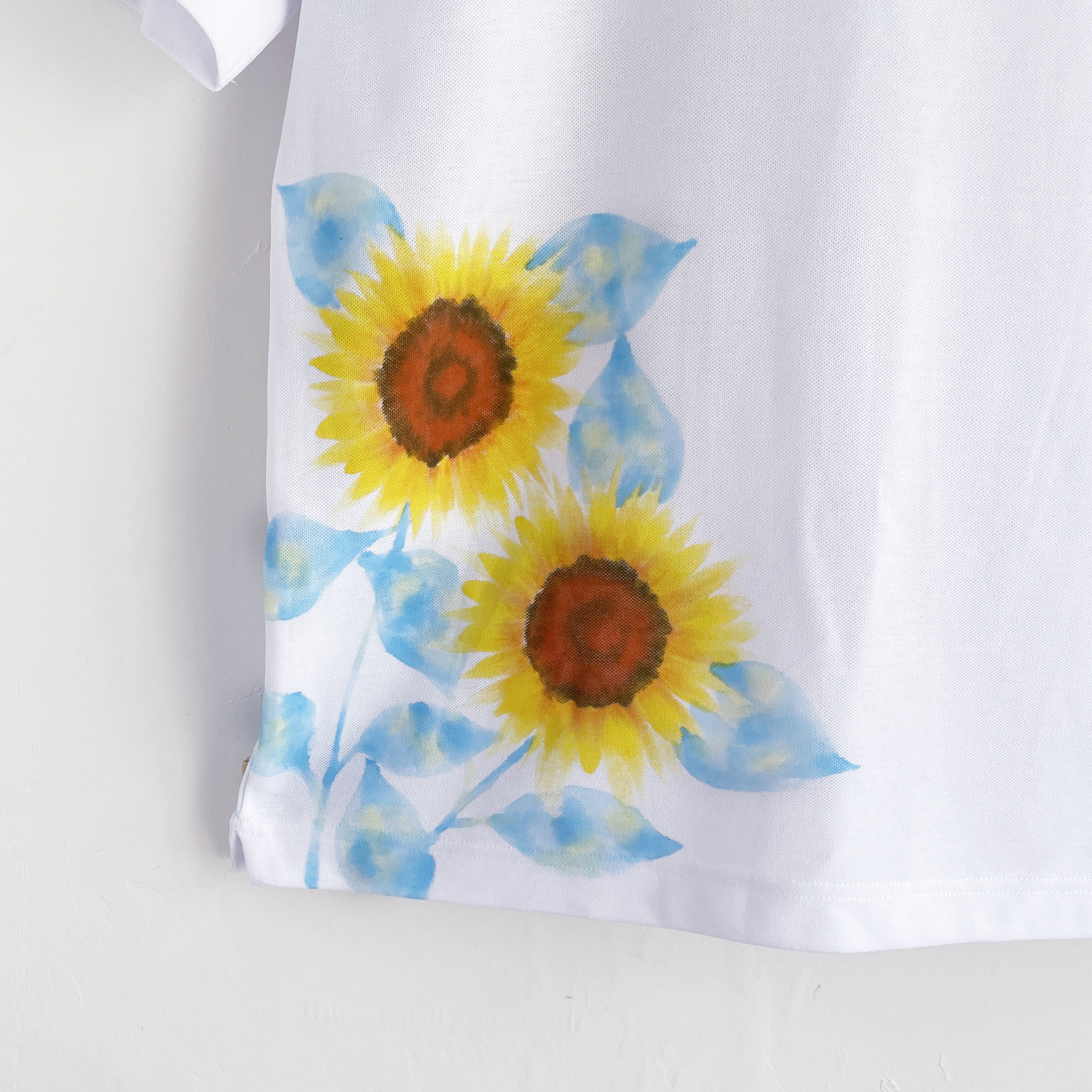 手描きひまわり柄ボタンダウンポロシャツ　ホワイト　吸湿速乾ドライ生地 花柄