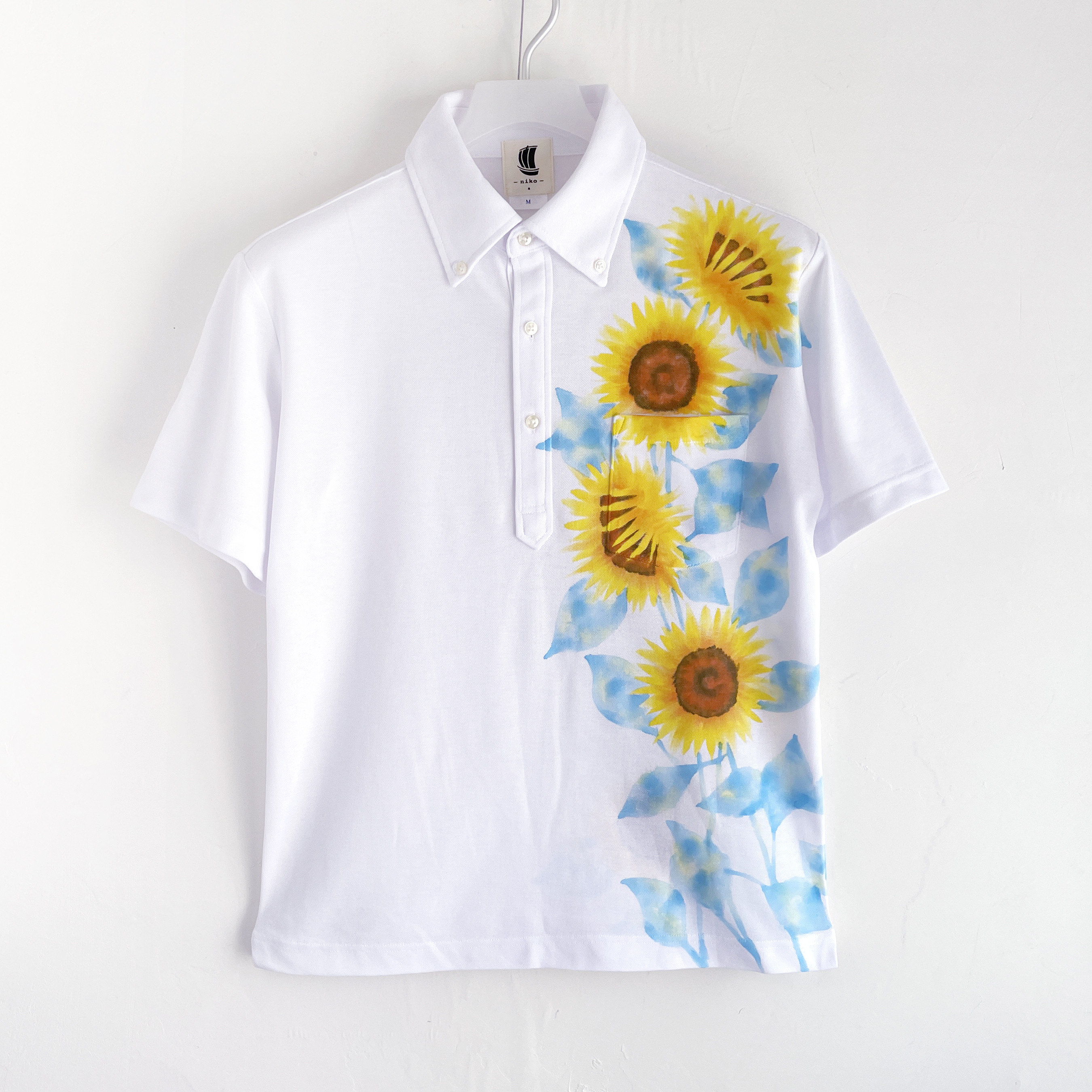 手描きひまわり柄ボタンダウンポロシャツ　ホワイト　吸湿速乾ドライ生地 花柄