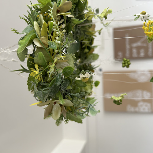 グリーンと春のお花のフライングリース グリーンのフライングリース 誕生日 お祝い インテリア プリザーブド