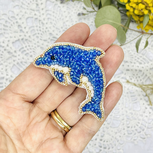 ビーズ刺繍のブローチ・イルカ ブローチ Little Plum 通販